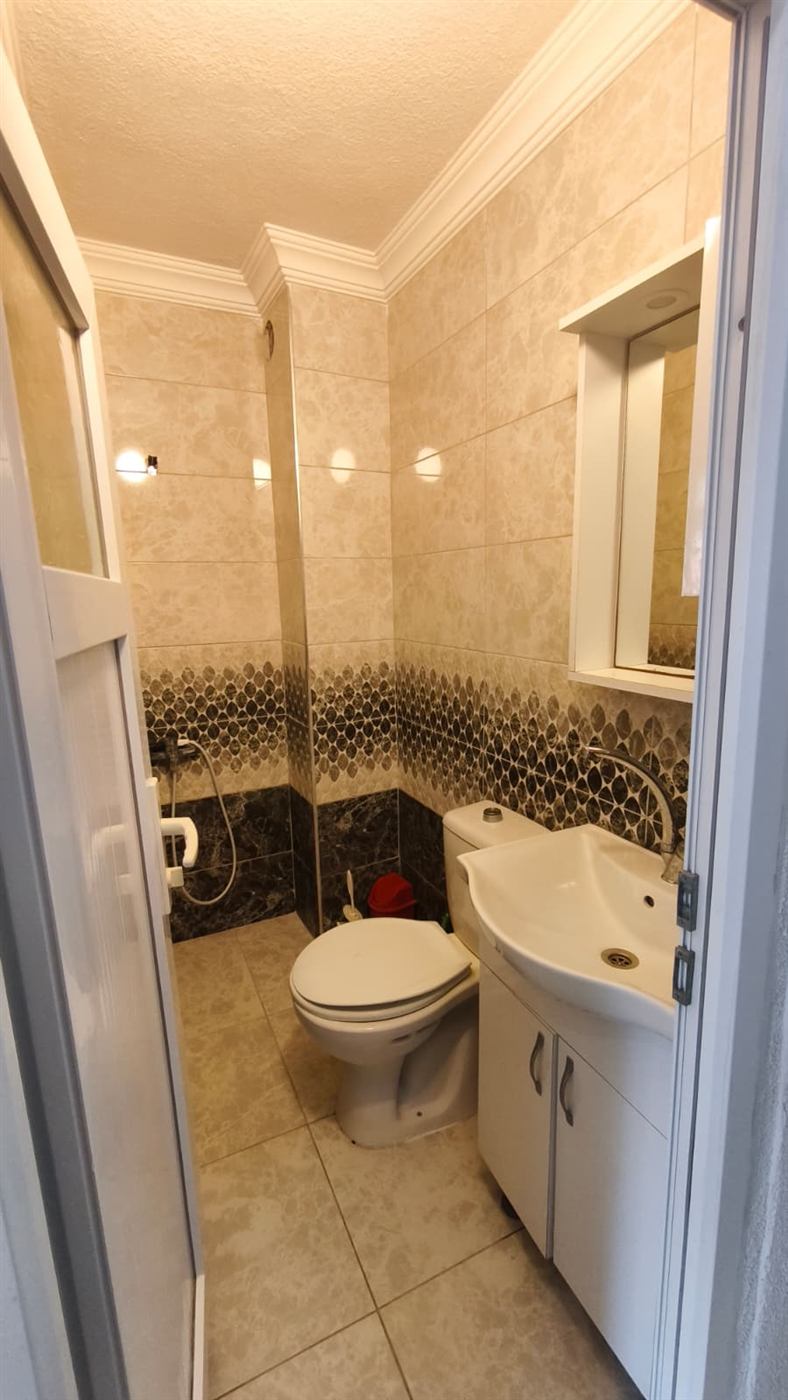 Temiz ve modern banyo
